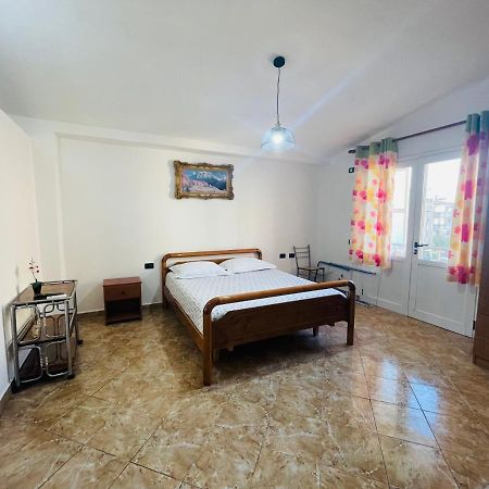 Jazoj Family Hotel Orikum Buitenkant foto