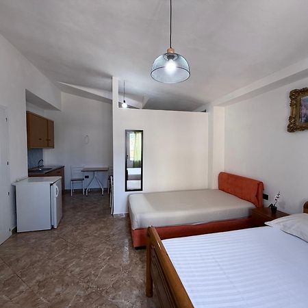 Jazoj Family Hotel Orikum Buitenkant foto