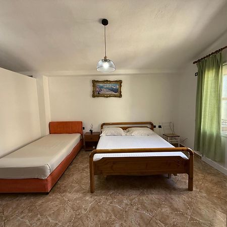 Jazoj Family Hotel Orikum Buitenkant foto