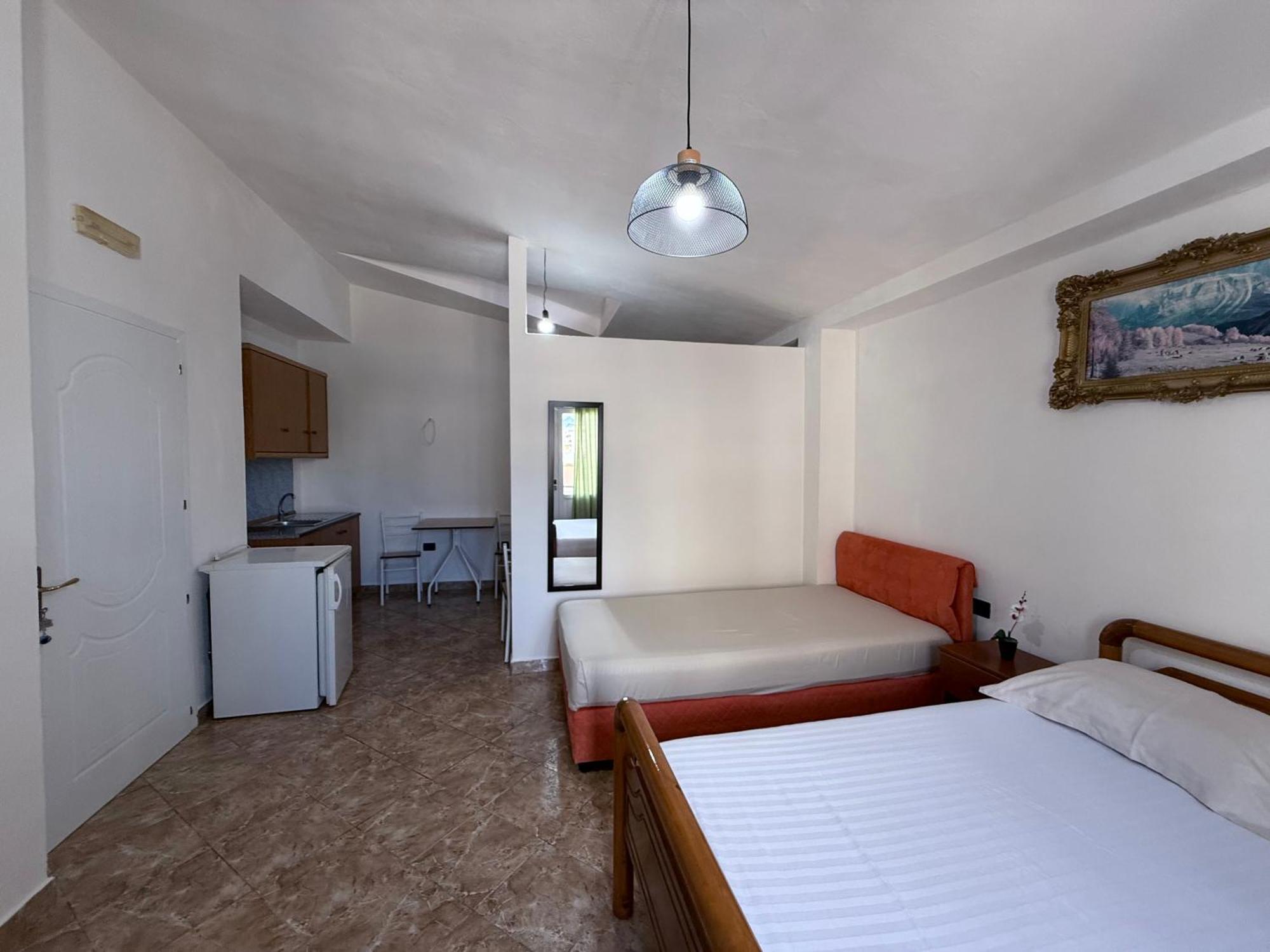 Jazoj Family Hotel Orikum Buitenkant foto