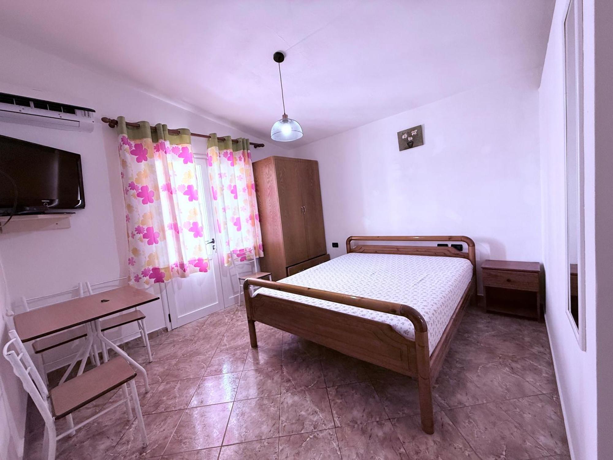 Jazoj Family Hotel Orikum Buitenkant foto